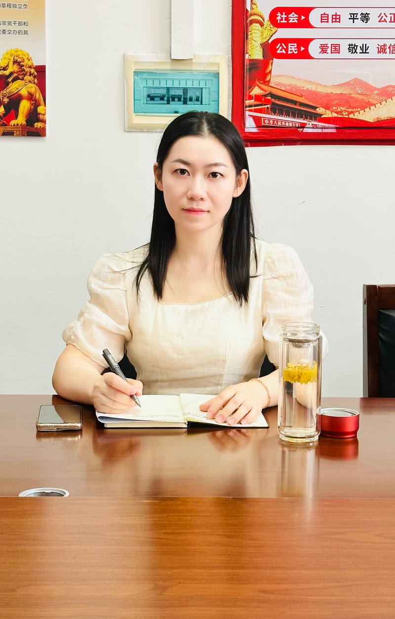 周玲.jpg